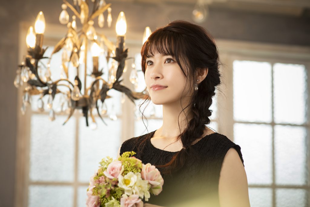 結婚式に参列するときの髪型は マナーやおすすめヘアアレンジを解説 ブラナビ 結婚式に参列するときの髪型は マナーやおすすめヘアアレンジを解説 ブラナビ
